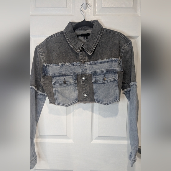 PrettyLittleThing Two-Tone Denim Cropped Jacket - Picture 2 of 5